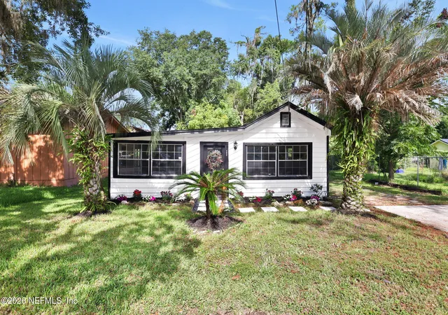 Photo 3 of Single family home for sale at 3304 Spring Glen Rd, Jacksonville, FL 32207 | MLS# 2159124 | Listing updated on 2026-09-04