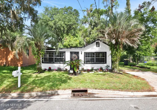 Photo 4 of Single family home for sale at 3304 Spring Glen Rd, Jacksonville, FL 32207 | MLS# 2159124 | Listing updated on 2026-09-04