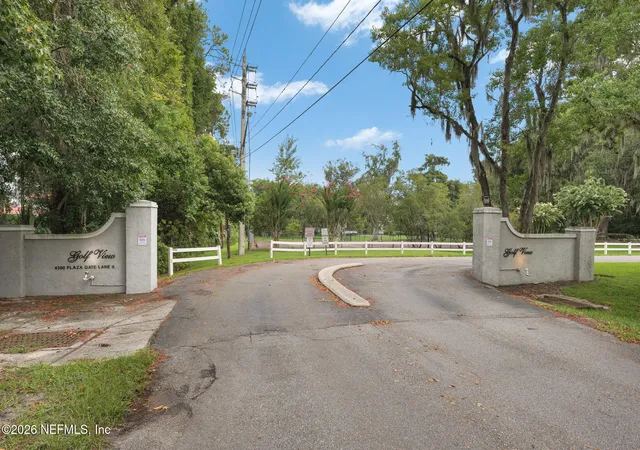 3rd image of 4306 Plz Gate Ln S, Jacksonville, FL 32217