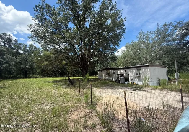 Photo 4 of Sale Pending at 116 Smokey Ave, Interlachen, FL 32148 | MLS# 2158888 | Listing updated on 2026-08-12
