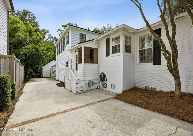 Photo 4 of Single family home for sale at 1204 Morvenwood Rd, Jacksonville, FL 32207 | MLS# 2159057 | Listing updated on 2026-08-16