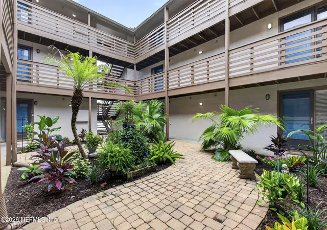 2nd image of 1028 4Th St N, Jacksonville Beach, FL 32250