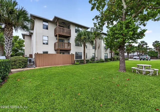 3rd image of 1028 4Th St N, Jacksonville Beach, FL 32250