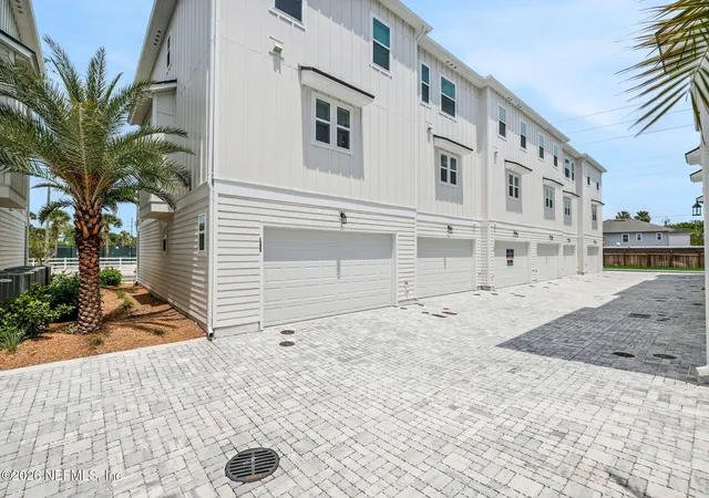 3rd image of 1059 1St Ave N, Jacksonville Beach, FL 32250 | MLS# 2159142
