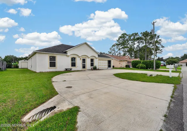 Photo 3 of Single family home for sale at 6 Brownstone Ln, Palm Coast, FL 32137 | MLS# 2159169 | Listing updated on 2026-08-24