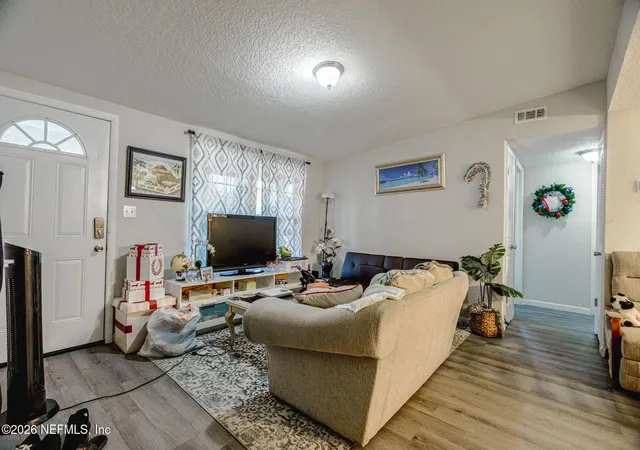 Photo 4 of Single family home for sale at 3008 Carrevero Dr W, Jacksonville, FL 32216 | MLS# 2159256 | Listing updated on 2026-08-31