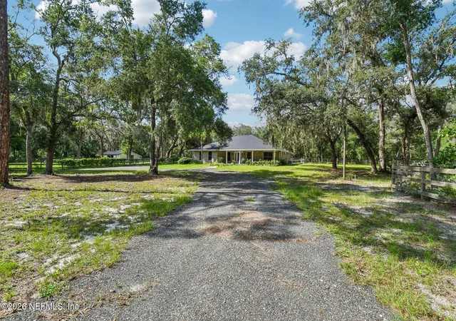 Photo 2 of Single family home for sale at 135 Pearsall Cir, Melrose, FL 32666 | MLS# 2159365 | Listing updated on 2026-08-10
