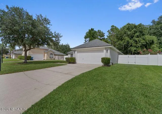 4th image of 13925 Fish Eagle Dr E, Jacksonville, FL 32226 | MLS# 2159330