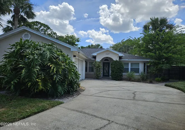 Photo 1 of Single family home for sale at 1124 Linkside Ct W, Atlantic Beach, FL 32233 | MLS# 2159380 | Listing updated on 2026-08-30