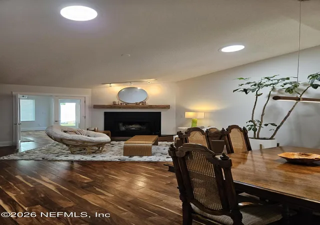 Photo 2 of Single family home for sale at 1124 Linkside Ct W, Atlantic Beach, FL 32233 | MLS# 2159380 | Listing updated on 2026-08-30