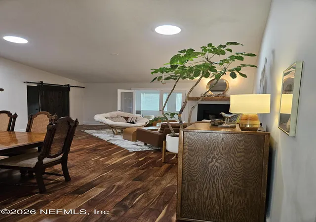 Photo 3 of Single family home for sale at 1124 Linkside Ct W, Atlantic Beach, FL 32233 | MLS# 2159380 | Listing updated on 2026-08-30