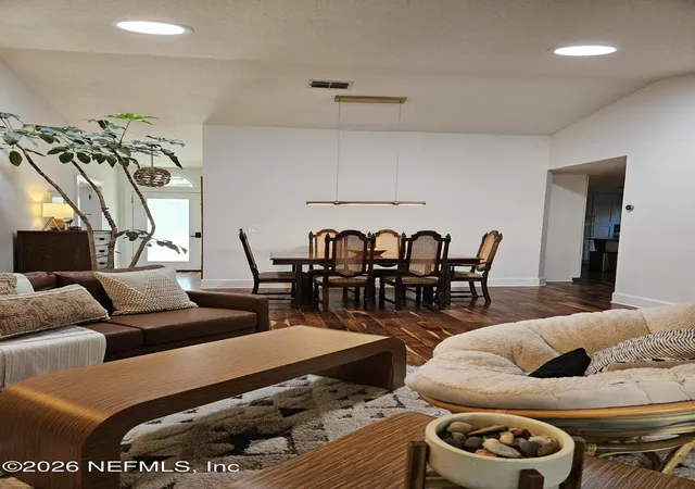 Photo 3 of Single family home for sale at 1124 Linkside Ct W, Atlantic Beach, FL 32233 | MLS# 2159380 | Listing updated on 2026-08-30