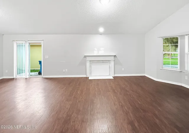Photo 4 of Sale Pending at 10725 Meadowlea Dr, Jacksonville, FL 32218 | MLS# 2160187 | Listing updated on 2026-08-28