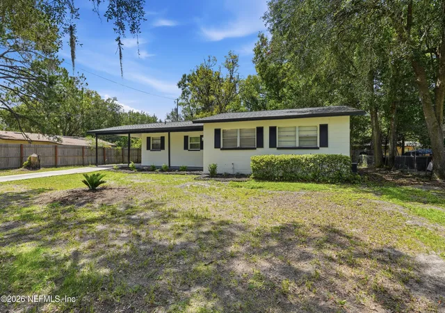 2nd image of 1823 Ne 31st Ave N, Gainesville, FL 32609 | MLS# 2159413