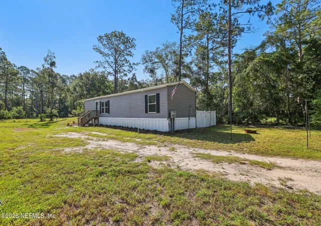 Photo 3 of Manufactured home for sale at 114 Barracuda Dr, Palatka, FL 32177 | MLS# 2160858 | Listing updated on 2026-08-21