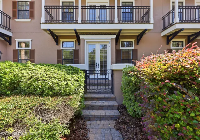 Photo 2 of Townhouse for sale at 654 S Loop Pkwy, Saint Augustine, FL 32095 | MLS# 2160447 | Listing updated on 2026-09-15