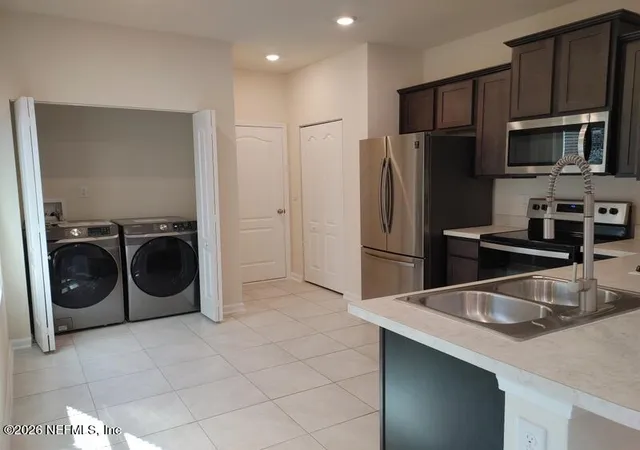 Photo 3 of Townhouse for sale at 9479 Star Dr, Jacksonville, FL 32256 | MLS# 2159536 | Listing updated on 2026-08-11