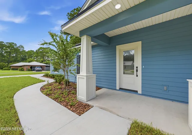 Photo 5 of Single family home for sale at 114 W Camelot Dr, Palatka, FL 32177 | MLS# 2160448 | Listing updated on 2026-08-20