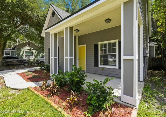 Photo 2 of Single family home for sale at 2152 Sessions Ln, Jacksonville, FL 32207 | MLS# 2160243 | Listing updated on 2026-09-14