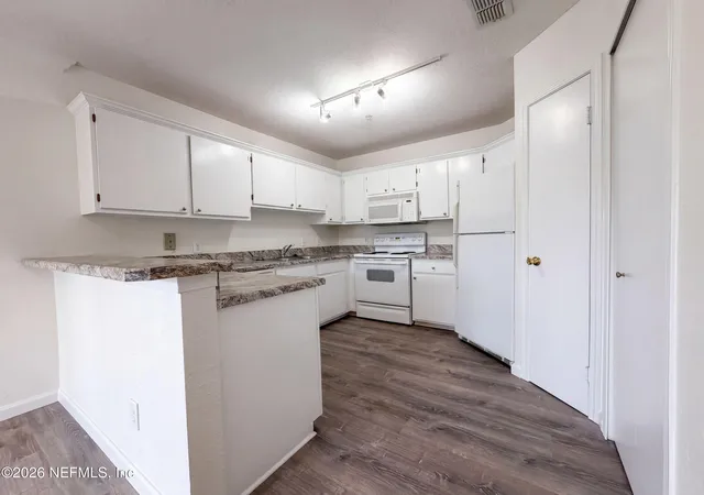 2nd image of 1701 The Greens Wy #523, Jacksonville Beach, FL 32250 | MLS# 2159597