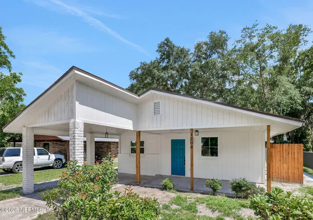 Photo 1 of Single family home for sale at 1209 Spruce St, Green Cove Springs, FL 32043 | MLS# 2159643 | Listing updated on 2026-08-16