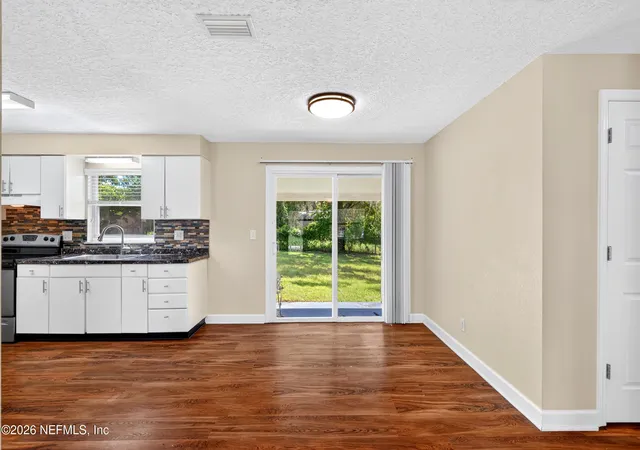 Photo 4 of Single family home for sale at 428 Neptune Rd, Orange Park, FL 32073 | MLS# 2160021 | Listing updated on 2026-08-30