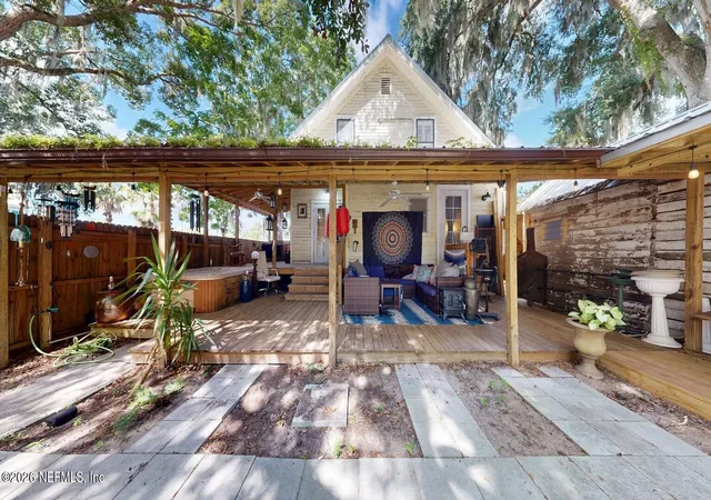 Photo 3 of Single family home for sale at 216 N Summit St, Crescent City, FL 32112 | MLS# 2160088 | Listing updated on 2026-08-15