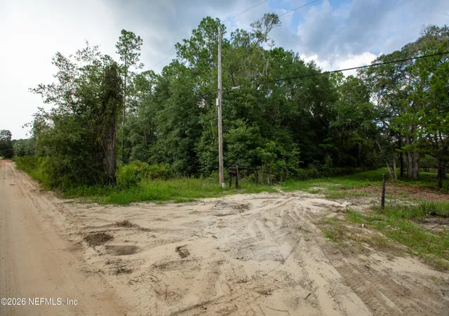 Photo 2 of Sale Pending at 5870 Indian Trl, Keystone Heights, FL 32656 | MLS# 2160338 | Listing updated on 2026-09-18