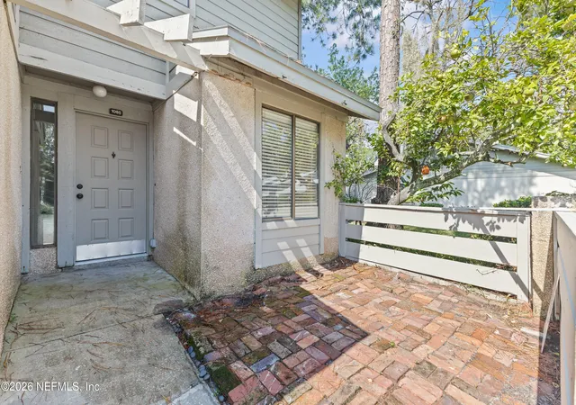 Photo 3 of Condo for sale at 7701 Baymeadows Cir W #1085, Jacksonville, FL 32256 | MLS# 2160406 | Listing updated on 2026-09-24