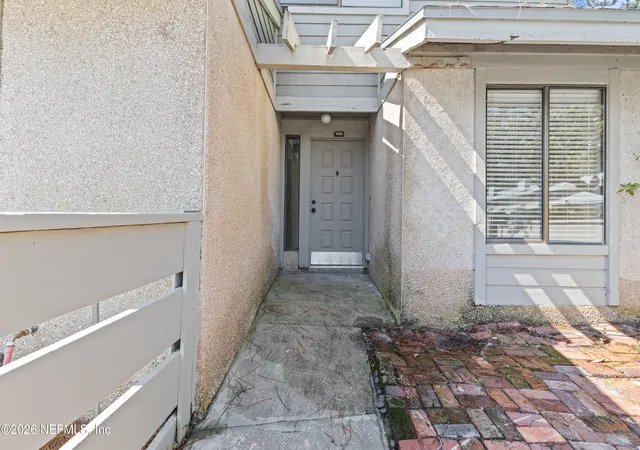 Photo 3 of Condo for sale at 7701 Baymeadows Cir W #1085, Jacksonville, FL 32256 | MLS# 2160406 | Listing updated on 2026-09-24