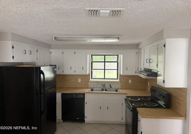 Photo 2 of Single family home for sale at 8672 Hammondwood Rd S, Jacksonville, FL 32221 | MLS# 2159911 | Listing updated on 2026-08-13