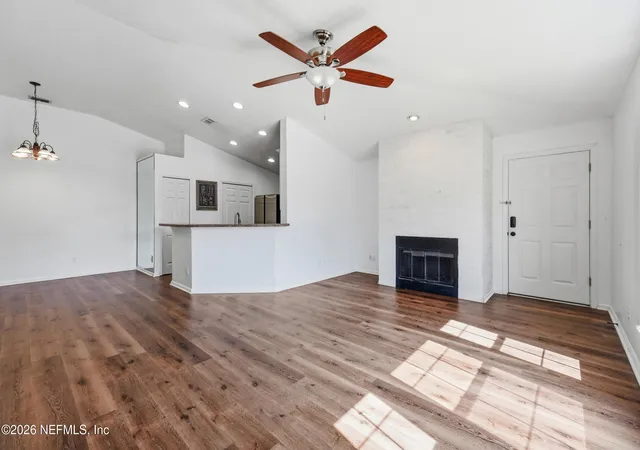 Listing Photo 4 - Condo for sale in building located at 165 Jardin De Mer Pl, Jacksonville Beach, FL 32250