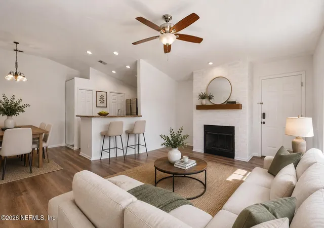 Listing Photo 5 - Condo for sale in building located at 165 Jardin De Mer Pl, Jacksonville Beach, FL 32250