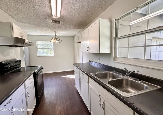 5th image of 2319 Eudine Dr W, Jacksonville, FL 32210 | MLS# 2160103
