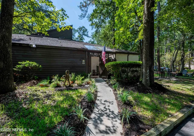 2nd image of 10413 Bigtree Cir E, Jacksonville, FL 32257 | MLS# 2160089
