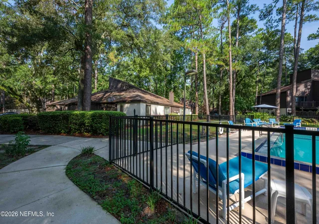Photo 3 of Townhouse for sale at 10413 Big Tree Cir E, Jacksonville, FL 32257 | MLS# 2160089 | Listing updated on 2026-09-28