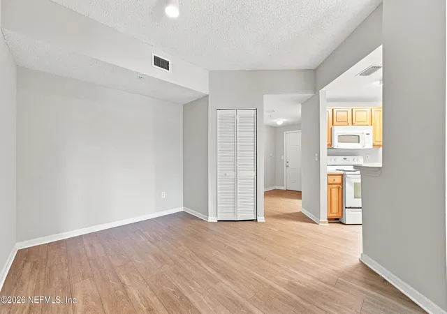 4th image of 2005 Mariposa Vis Ln, Saint Augustine, FL 32084