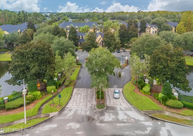 2nd image of 7800 Pt Mdws Dr, Jacksonville, FL 32256