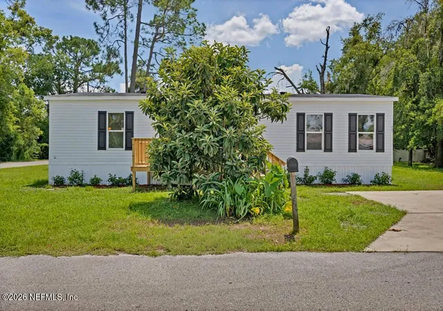 Photo 2 of Manufactured home for sale at 411 E Lake St, Palatka, FL 32177 | MLS# 2160410 | Listing updated on 2026-08-28