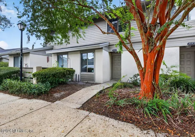 2nd image of 7620 Baymeadows Cir W #2042, Jacksonville, FL 32256 | MLS# 2160335