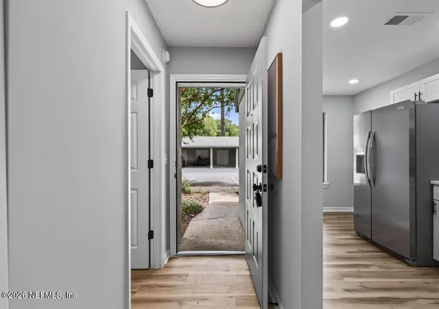 5th image of 7620 Baymeadows Cir W, Jacksonville, FL 32256