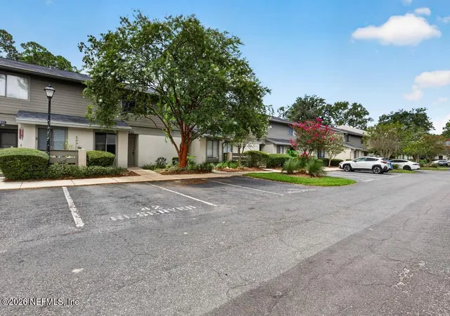2nd image of 7620 Baymeadows Cir W, Jacksonville, FL 32256
