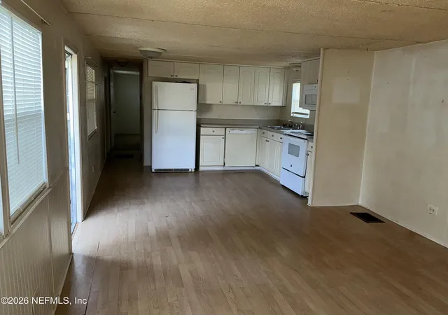 Photo 2 of Manufactured home for sale at 881 W River Rd, Palatka, FL 32177 | MLS# 2160391 | Listing updated on 2026-08-31