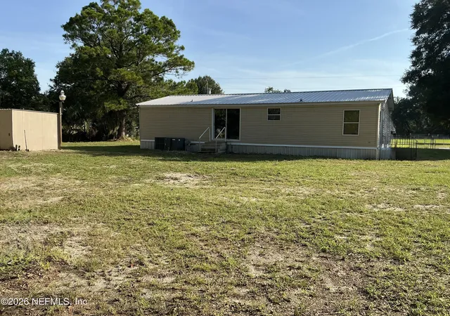 Photo 4 of Manufactured home for sale at 130 Yancey Cir, Satsuma, FL 32189 | MLS# 2160396 | Listing updated on 2026-09-01
