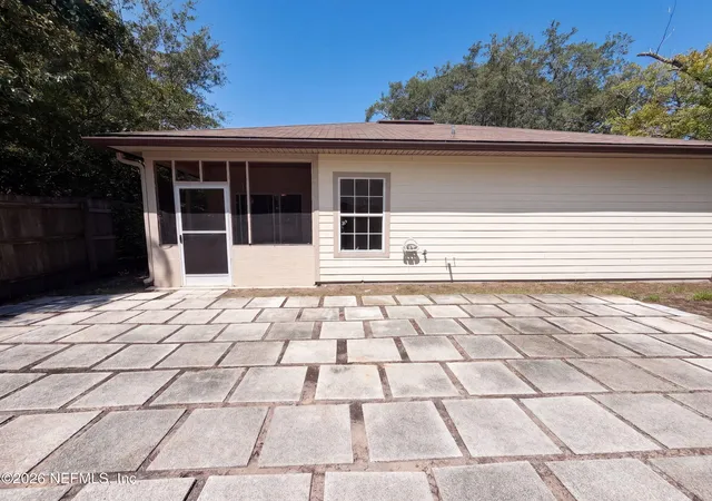 Photo 4 of Sale Pending at 410 S 10th Street, Fernandina Beach, FL 32034 | MLS# 2160465 | Listing updated on 2026-08-29
