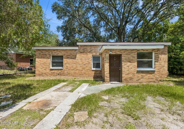 1st image of 5811 Hollyhock Rd, Jacksonville, FL 32209 | MLS# 2160967