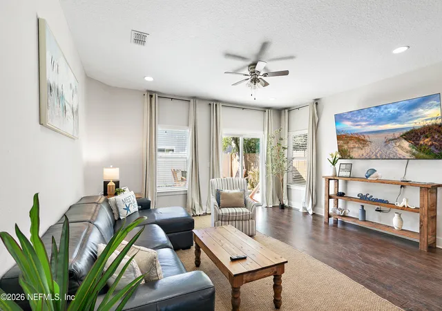 Photo 3 of Single family home for sale at 422 10th Street S, Jacksonville Beach, FL 32250 | MLS# 2160570 | Listing updated on 2026-08-20