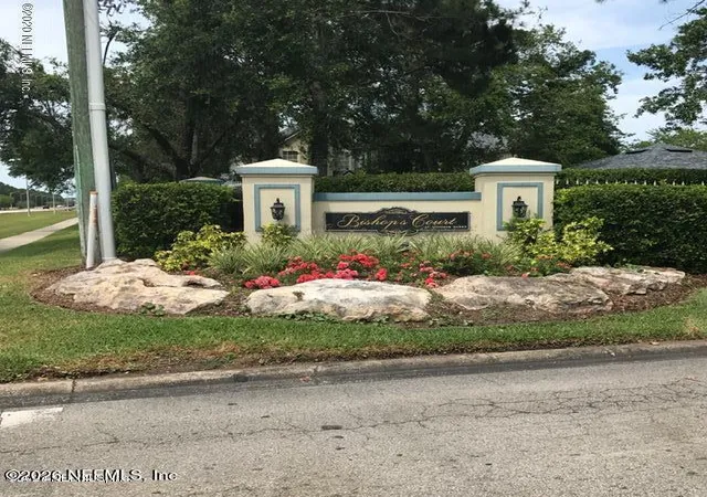 2nd image of 13703 Richmond Park Dr N, Jacksonville, FL 32224