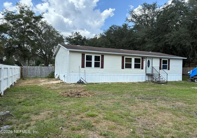 Photo 2 of Single family home for sale at 104 Reaves Ave, Interlachen, FL 32148 | MLS# 2160613 | Listing updated on 2026-08-19