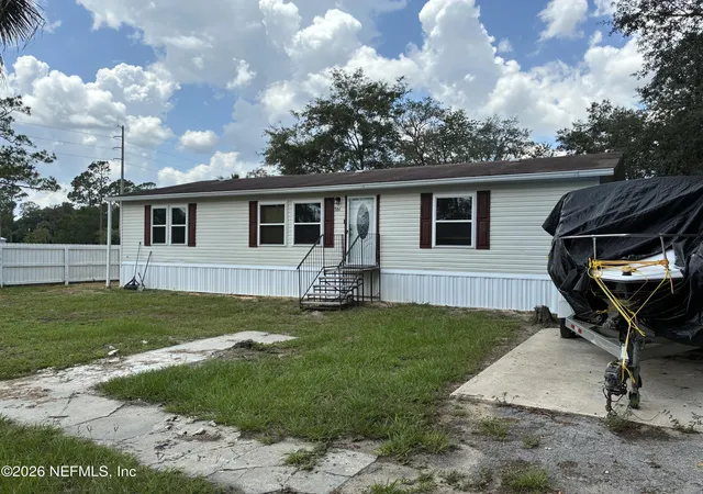 Photo 3 of Single family home for sale at 104 Reaves Ave, Interlachen, FL 32148 | MLS# 2160613 | Listing updated on 2026-08-19